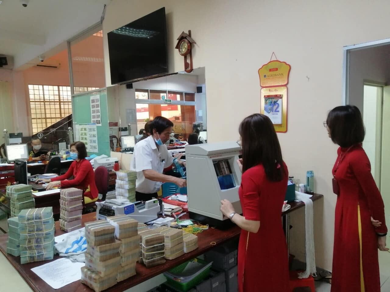 máy bó tiền đai nhựa